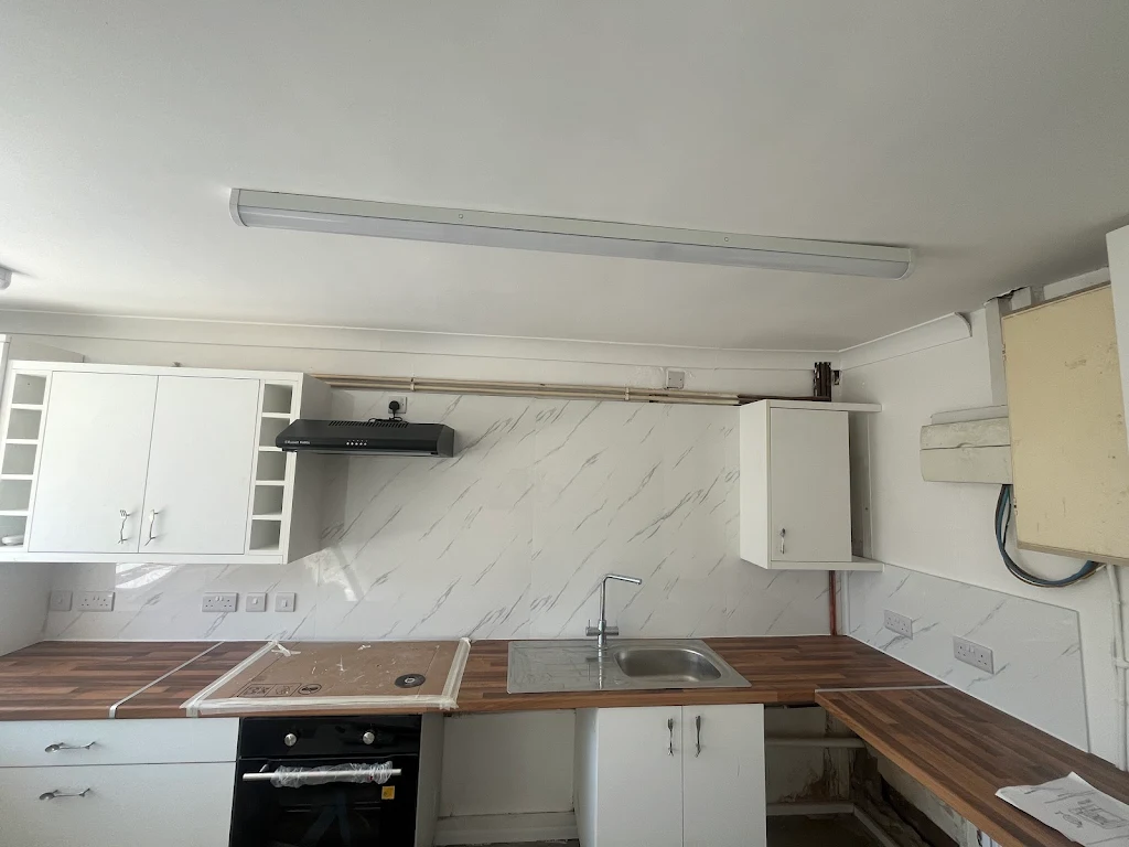Kitchen tiling and splashback